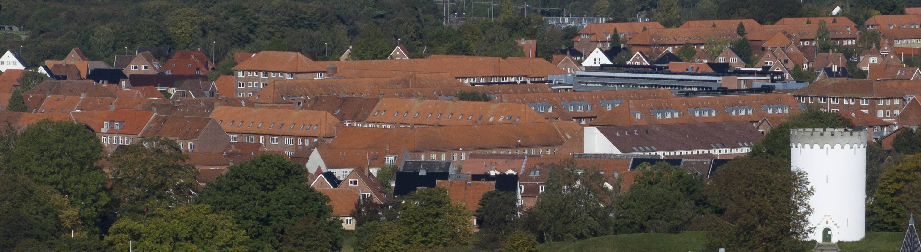 Luftbillede af Fredericia by med vandtornet i bagrund 